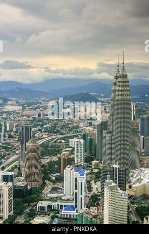 Cityscape view de Kuala Lumpur City Centre (KLCC) de la Tour KL, Kuala Lumpur, Malaisie Banque D'Images