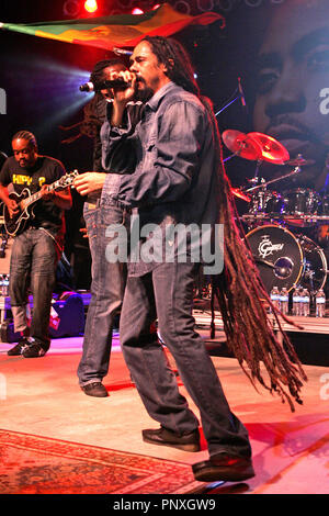 Damian Marley, fils cadet de raggae légende Bob Marley, se produit en concert à l'Amphithéâtre de Pompano Beach à Pompano Beach, Floride le 22 août 2010. Banque D'Images