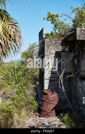 Vestiges de l'usine de traitement de l'eau à l'ancien Camp Murphy, une guerre mondiale ère 2 camp d'entraînement pour la 801st Formation Signal Regiment de l'Armée américaine Banque D'Images