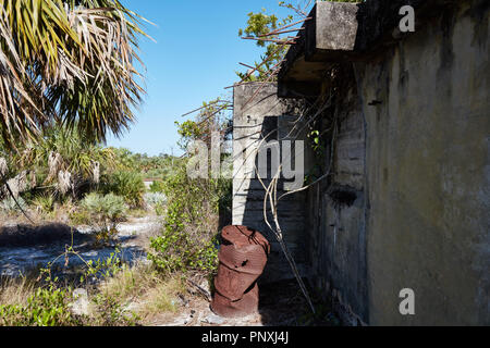 Vestiges de l'usine de traitement de l'eau à l'ancien Camp Murphy, une guerre mondiale ère 2 camp d'entraînement pour la 801st Formation Signal Regiment de l'Armée américaine Banque D'Images