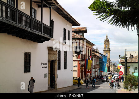 Bogota, Colombie - janvier 27, 2017 : à la Calle, ou traduit en anglais, Rue, 11 à La Candelaria. À la gauche de l'image est l'ent Banque D'Images
