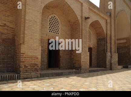 Boukhara, Ouzbékistan - Août 28, 2016 : Tchor Bakr nécropole, ancien petit village de devishes Juibar et tombes des chioukhs. Banque D'Images