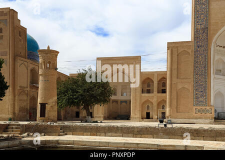 Boukhara, Ouzbékistan - Août 28, 2016 : Tchor Bakr nécropole, ancien petit village de devishes Juibar et tombes des chioukhs. Banque D'Images