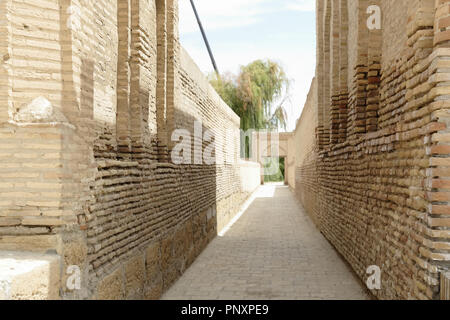 Boukhara, Ouzbékistan - Août 28, 2016 : Tchor Bakr nécropole, ancien petit village de devishes Juibar et tombes des chioukhs. Banque D'Images