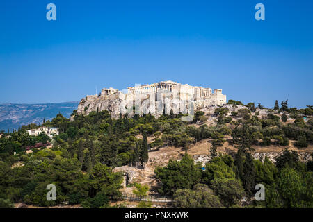 Belle vue sur l'Acropole à Athènes, Grèce. Le grec ancien Parthénon sur l'Acropole est le monument principal d'Athènes. Panorama pittoresque de th Banque D'Images