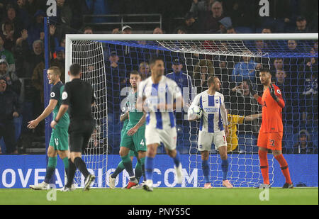 Brighton & Hove Albion's Glenn Murray (deuxième à droite) après Anthony Knockaert (pas sur la photo) du côté marque son premier but du jeu au cours de la Premier League match au stade AMEX, Brighton. Banque D'Images