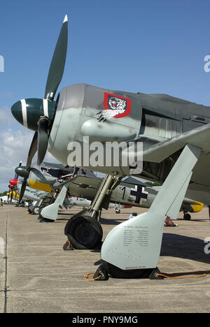 Les avions de chasse de la Luftwaffe. Seconde Guerre Mondiale allemand Focke Wulf FW190 et Messerschmitt 109. Alignés. Les aéronefs. La puissance de l'axe Banque D'Images