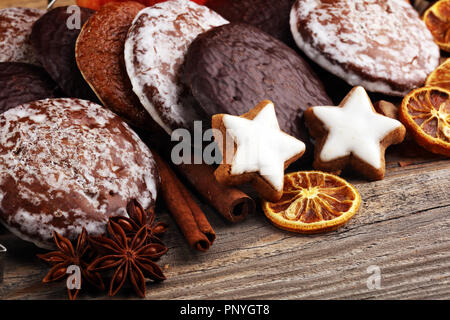 Pains d'Allemand typique comme Lebkuchen et Aachener Printen. biscuits de Noël aux épices. Banque D'Images