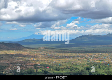 Le Kilimandjaro vu de Namanga Ville, Kenya Banque D'Images