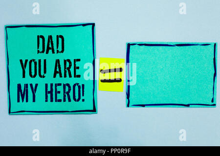L'écriture de texte Word Papa Tu es mon héros. Concept d'affaires d'admiration pour votre père amour sentiments noir vert bordé d'compliment sticky notes vierge Banque D'Images