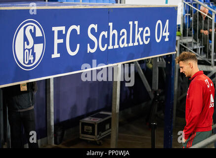 Gelsenkirchen, Allemagne. 22 septembre 2018. Leon GORETZKA, FCB 18 retour à son club, demi-taille, portrait, FC SCHALKE 04 - FC BAYERN MUNICH - DFL RÈGLEMENT INTERDIT TOUTE UTILISATION DES PHOTOGRAPHIES comme des séquences d'images et/ou quasi-vidéo - 1.ligue de soccer allemand , Gelsenkirchen, le 22 septembre 2018, de la saison 2018/2019, journée 4 © Peter Schatz / Alamy Live News Banque D'Images