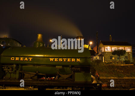 Kidderminster, UK. 22 Septembre, 2018. Plaisir à la Severn Valley Railway's Automne Gala Vapeur continue jusqu'à tard dans la nuit, une fois de plus, en tant que visiteurs de profiter pleinement du vaste soir calendrier d'exécution de ce soir. Credit : Lee Hudson/Alamy Live News Banque D'Images