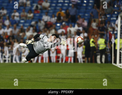 Madrid, Espagne. 22 Sep, 2018. Courtois (Real Madrid) se réchauffe avant le match de la Liga entre le Real Madrid et l'Espanyol au Stade Santiago Bernabéu de Madrid. Credit : Manu Haiti/SOPA Images/ZUMA/Alamy Fil Live News Banque D'Images