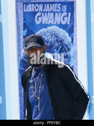 Westwood, Californie, USA. 22 Sep, 2018. 22 septembre 2018 - Westwood, Californie, États-Unis - LEBRON JAMES pose à l'arrivée pour les 'MALLFOOT' Premiere au Regency Village Theatre. Crédit : Alexander Seyum/ZUMA/Alamy Fil Live News Banque D'Images