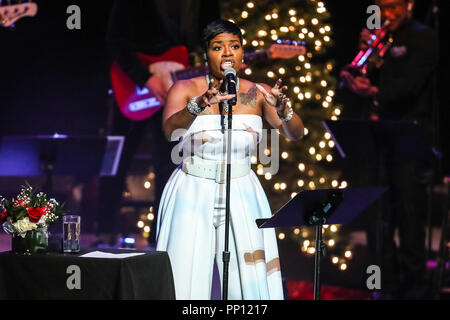 Durham, North Carolina, USA. 6e Dec 2017. Musique Artiste buck 65 effectue à Durham, Caroline du Nord) dans le cadre de sa tournée 2017. Fantasia Monique Barrino-Taylor connu professionnellement par son mononym Fantasia, est un chanteur, compositeur, et de l'actrice. Credit : Andy Martin Jr./ZUMA/Alamy Fil Live News Banque D'Images