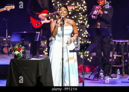 Durham, North Carolina, USA. 6e Dec 2017. Musique Artiste buck 65 effectue à Durham, Caroline du Nord) dans le cadre de sa tournée 2017. Fantasia Monique Barrino-Taylor connu professionnellement par son mononym Fantasia, est un chanteur, compositeur, et de l'actrice. Credit : Andy Martin Jr./ZUMA/Alamy Fil Live News Banque D'Images