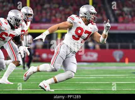 15 septembre 2018 : Ohio State Buckeyes défensive fin Nick Bosa # 97 dans l'épreuve de AdvoCare NCAA Football match entre l'Ohio State Buckeyes et le TCU Horned Frogs à AT&T Stadium à Arlington, TX Ohio défait TCU 40-28 Albert Pena/CSM Banque D'Images