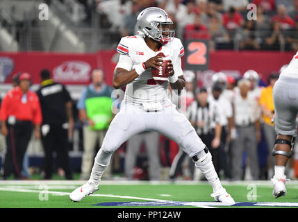 15 septembre 2018 : Ohio State Buckeyes quarterback Dwayne Haskins # 7 dans l'épreuve de AdvoCare NCAA Football match entre l'Ohio State Buckeyes et le TCU Horned Frogs à AT&T Stadium à Arlington, TX Ohio défait TCU 40-28 Albert Pena/CSM Banque D'Images