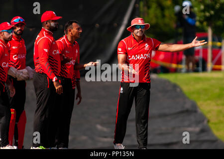 Morrisville, Caroline du Nord, USA. 22 Sep, 2018. 22 septembre, 2018 - Morrisville N.C., USA - Équipe Canada fait appel au cours de l'ICC World T20 America's ''A'' cricket match qualificatif entre USA et Canada. Les deux équipes ont joué à une cravate avec 140/8 Canada remportant le Super Plus pour la victoire. En plus des USA et du Canada, l'ICC World T20 America's ''A'' qualificatif propose également le Belize et le Panama dans le tournoi de six jours qui se termine le 26 septembre. Credit : Timothy L. Hale/ZUMA/Alamy Fil Live News Banque D'Images