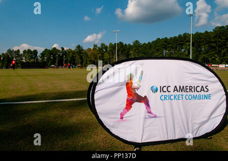 Morrisville, Caroline du Nord, USA. 22 Sep, 2018. 22 septembre, 2018 - Morrisville N.C., USA - action sur le terrain de cricket au cours de l'ICC World T20 America's ''A'' cricket match qualificatif entre USA et Canada. Les deux équipes ont joué à une cravate avec 140/8 Canada remportant le Super Plus pour la victoire. En plus des USA et du Canada, l'ICC World T20 America's ''A'' qualificatif propose également le Belize et le Panama dans le tournoi de six jours qui se termine le 26 septembre. Credit : Timothy L. Hale/ZUMA/Alamy Fil Live News Banque D'Images