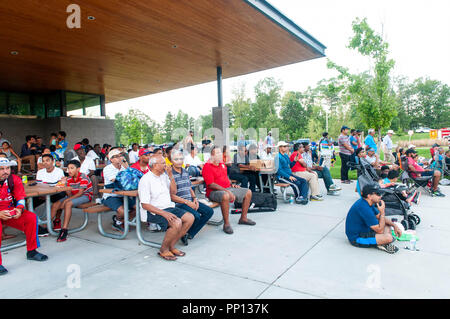 Morrisville, Caroline du Nord, USA. 22 Sep, 2018. 22 septembre, 2018 - Morrisville N.C., USA - près de 2 000 spectateurs ont assisté à l'ICC World T20 America's ''A'' cricket match qualificatif entre USA et Canada. Les deux équipes ont joué à une cravate avec 140/8 Canada remportant le Super Plus pour la victoire. En plus des USA et du Canada, l'ICC World T20 America's ''A'' qualificatif propose également le Belize et le Panama dans le tournoi de six jours qui se termine le 26 septembre. Credit : Timothy L. Hale/ZUMA/Alamy Fil Live News Banque D'Images