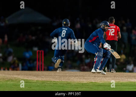 Morrisville, Caroline du Nord, USA. 22 Sep, 2018. 22 septembre, 2018 - Morrisville N.C., USA - Team USA JASKARAN MALHA (4) et STEVEN TAYLOR (8) points dans le Super plus au cours de l'ICC World T20 America's ''A'' cricket match qualificatif entre USA et Canada. Les deux équipes ont joué à une cravate avec 140/8 Canada remportant le Super Plus pour la victoire. En plus des USA et du Canada, l'ICC World T20 America's ''A'' qualificatif propose également le Belize et le Panama dans le tournoi de six jours qui se termine le 26 septembre. Credit : Timothy L. Hale/ZUMA/Alamy Fil Live News Banque D'Images