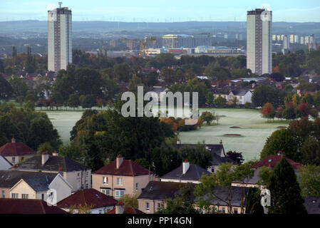 Glasgow, Écosse, Royaume-Uni, 23 Septembre, 2018. Météo britannique. L'aube sur l'équinoxe a vu un ciel clair la nuit cède la place à une aube avec pas de pluie dans la prévision pour la fin officielle de l'été. La première gelée de l'année tourne les greens et les fairways du golf de knightswood marquage blanc à un concert de l'année civile et la nature. Gérard Ferry/Alamy news Banque D'Images