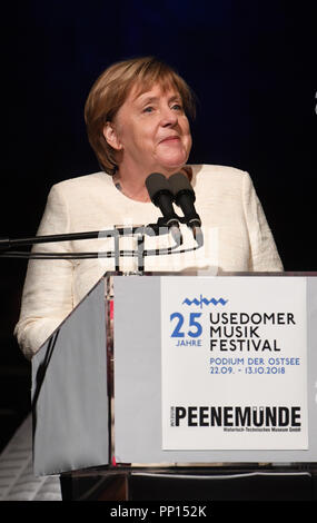 Peenemünde, Allemagne. 22 septembre 2018. La chancelière allemande, Angela Merkel (CDU) parle au 25e Festival de musique à l'Usedom Peenemünde power station. La centrale électrique de l'ancienne station de recherche de l'armée de Peenemünde, abrite aujourd'hui le Historisch-Technische Museum. Fondée en 1994, la fête de la musique a été la présentation de la musique de la mer Baltique pays de changer de pays chaque année depuis 1999. Photo : Stefan Sauer/dpa dpa : Crédit photo alliance/Alamy Live News Banque D'Images