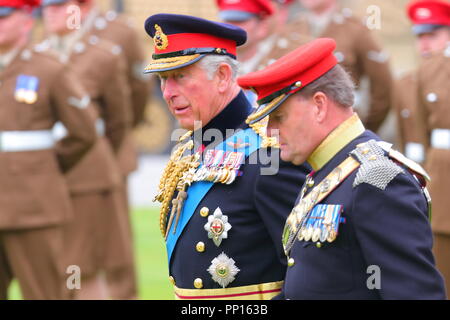 Bramham Park, Royaume-Uni. 22 Sep, 2018. Son Altesse Royale le Prince de Galles visite à Bramham Park pour assister à un service de consécration et de présenter le Queen's Own Yeomanry avec un nouveau guidon. Credit : Yorkshire Pics/Alamy Live News Banque D'Images