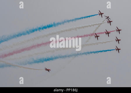 Duxford, UK. 22 Sep, 2018. Les flèches rouges display team sous la pluie - La bataille d'Angleterre de Duxford Air Show est un finale pour le centenaire de la Royal Air Force (RAF) à la célébration de 100 ans d'histoire de la RAF et une vision de la capacité d'avenir. Crédit : Guy Bell/Alamy Live News Banque D'Images