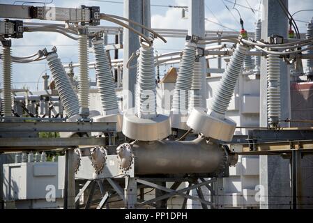 Gros plan d'une station de distribution d'énergie dans un centre urbain Banque D'Images