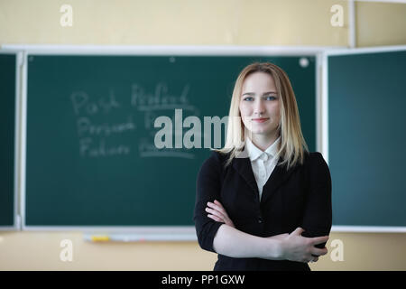 Jeune fille à l'école primaire Enseignants Banque D'Images