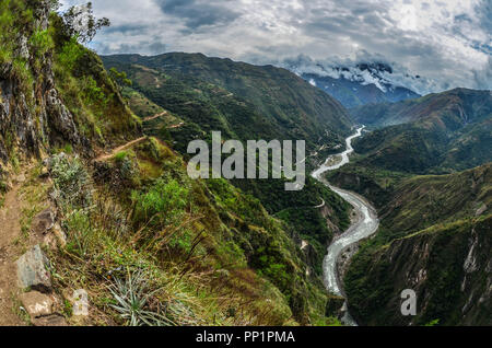 La piste d'origine inca à travers Vallée secrète à Machu Pichu Banque D'Images