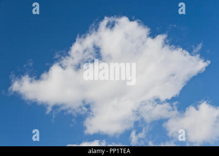 Puffy clouds over Saint Louis Banque D'Images
