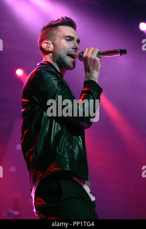 Adam Levine de Maroon 5 se produit en concert au BankAtlantic Center de Sunrise, en Floride le 20 octobre 2007. Banque D'Images