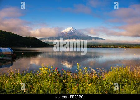 Vue paysage de montagne au lac Kawaguchiko Fuji Banque D'Images