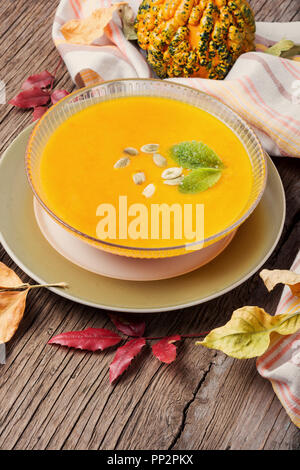 La soupe végétarienne diététique pupmkin.Autumnal soupe au potiron Banque D'Images