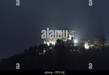 Jakar Dzong à Bumthang la nuit Banque D'Images