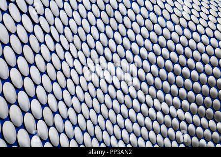 Close-up de l'Arène Selfridges conçu par les futurs systèmes, dans le centre de Birmingham, UK Banque D'Images