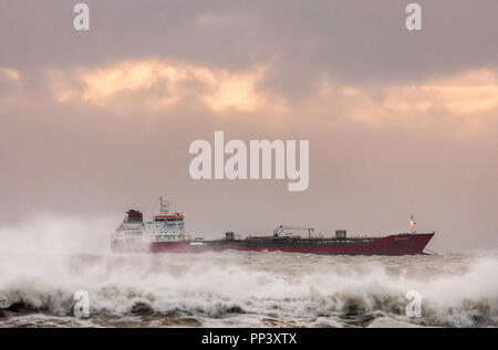 Myrtleville, Cork, Irlande. 21 octobre 2017 FMT de pétroliers à Bergama Storm Brian tout en mouillant au large de Myrtleville Co. Cork, Irlande. Banque D'Images