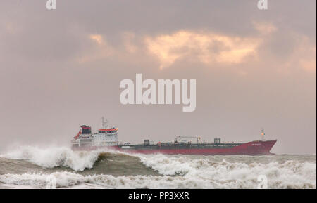 Myrtleville, Cork, Irlande. 21 octobre 2017 FMT de pétroliers à Bergama Storm Brian tout en mouillant au large de Myrtleville Co. Cork, Irlande. Banque D'Images