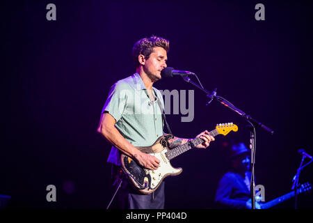 Musique Artiste JOHN MAYER effectue en Caroline du Nord dans le cadre de sa tournée 2017. John Clayton Mayer est un chanteur, guitariste et producteur de disques. Banque D'Images