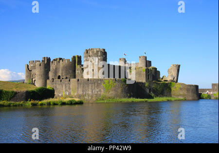 Château de Caerphilly, dans le sud du Pays de Galles UK sous le soleil d'été Banque D'Images