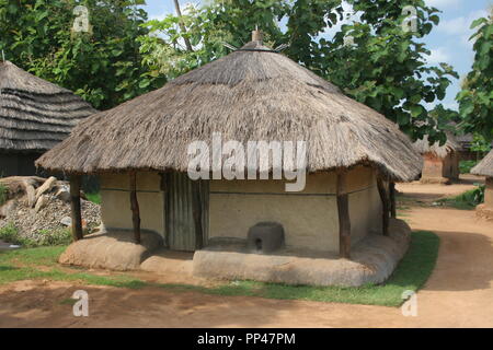 Un homestead à Adjumani, dans la région du Nil occidental de l'Ouganda. Banque D'Images