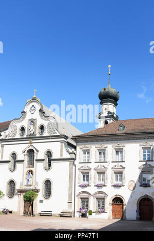 Hall in Tirol : église Jesuitenkirche (église des Jésuites), carré, Stiftsplatz Gauderfest Région, Tirol, Tyrol, Autriche Banque D'Images