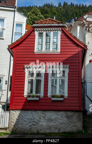 Ruelles colorées dans le quartier historique du vieux centre de Bergen en automne - 6 Banque D'Images