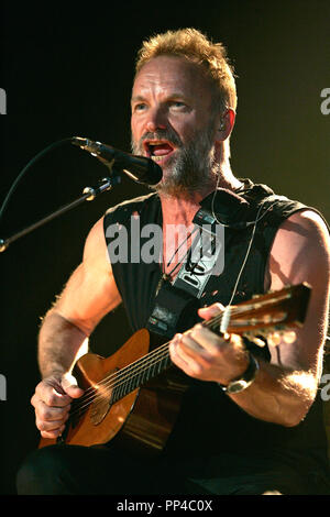 Sting avec la police se produit en concert à l'Amphithéâtre Cruzan à West Palm Beach, Floride le 17 mai 2008. Banque D'Images