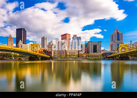 Pittsburgh, Pennsylvanie, USA Skyline sur la rivière Allegheny. Banque D'Images