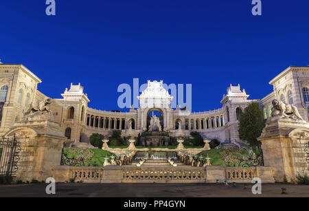 Palais Longchamp à Marseille dans la soirée . Banque D'Images