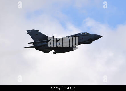 Un Tornado Gr4 fait sa dernière apparition à un show aérien au Royaume-Uni, pendant la bataille d'Angleterre, à l'Imperial War Museum de Duxford, Cambridgeshire. Banque D'Images